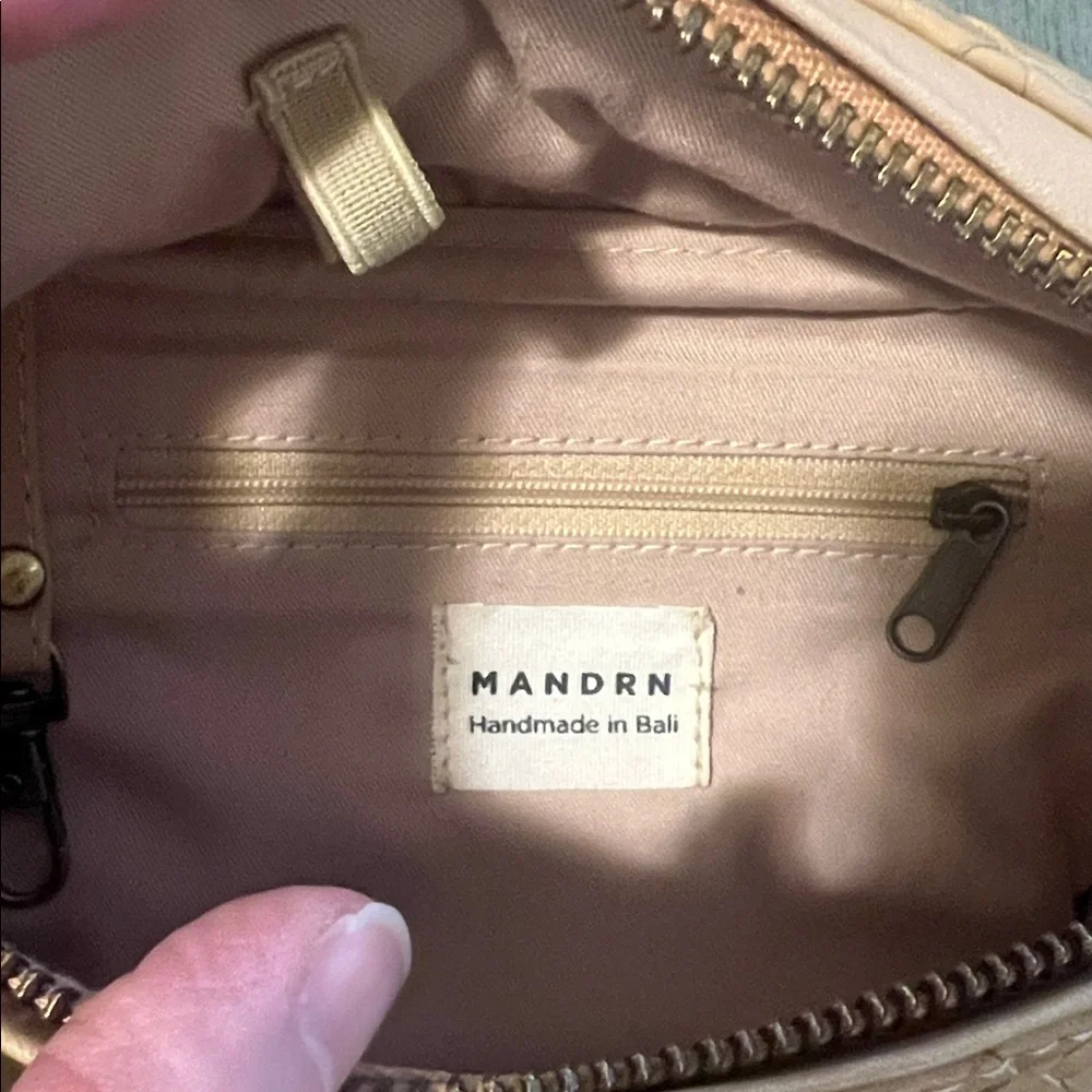 Mandrn Remy & card case in Sand - Picture 4 of 5